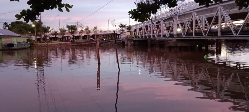 Permukaan Muara Sungai Kuin (di bawah Jembatan HKSN/Jembatan Patih Masih) Permukaan Air Mulai Naik Pada Sore Hari (foto:afdi/bomindonesia)