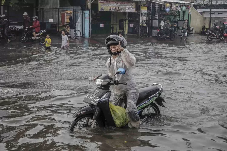 Air 'Calap' Membuat Aktivitas Terhenti dan Terkendala (foto:istimewa)