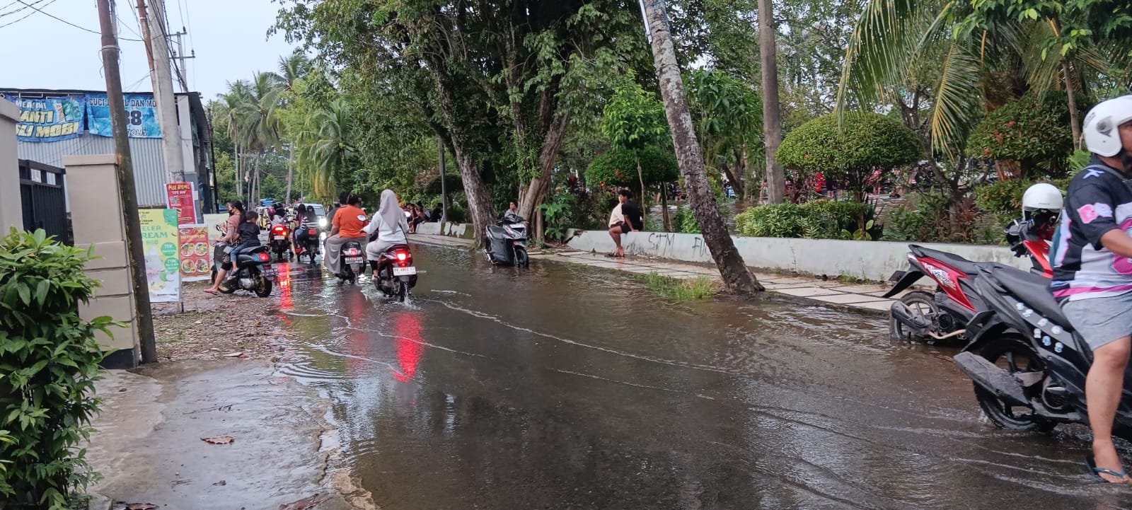 Jalan Bandarmasih Komplek DPR Banjarmasin Barat. Tampak Calap di Badan Jalan (foto:bomindonesia/9 Februari 2025 Sore)