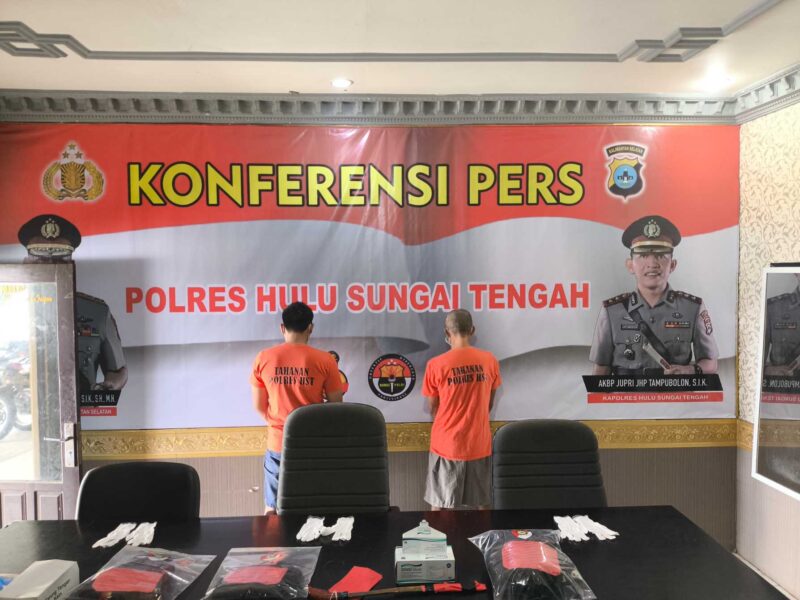 Polres Hulu Sungai Tengah saat menggelar konferensi pers dua kasus dengan dua tersangka (Foto Istimewa/Bomindonesia)