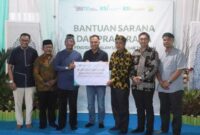 Penyerahan bantuan sarana dan prasarana pendidikan oleh BSI (Foto Istimewa/Bomindonesia)