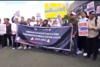 Aksi puluhan dosen Saintek ULM depan
General Building Kampus ULM Banjarmasin (Foto Istimewa/Bomindonesia)