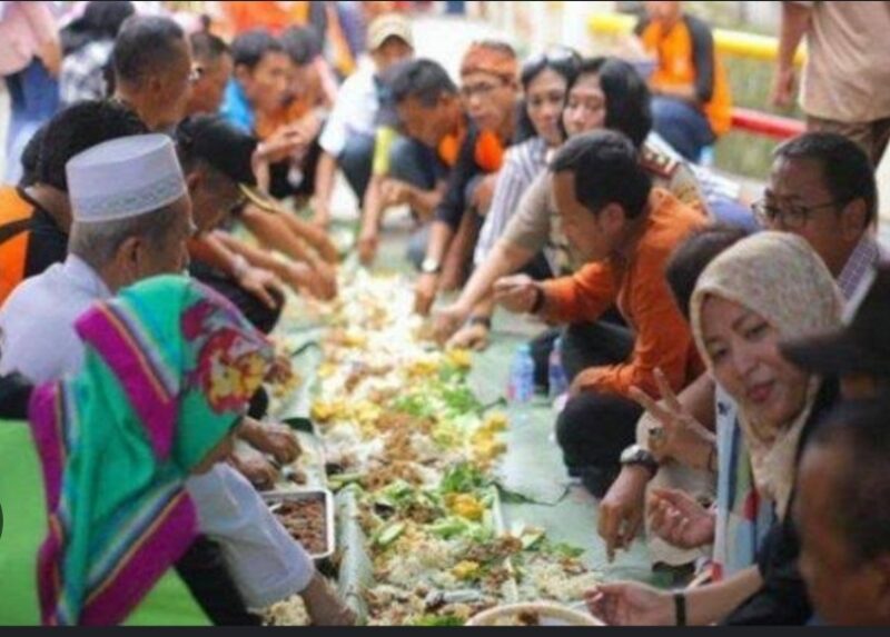 Munggahan, adalah tradisi menyambut bulan Ramadhan yang dilakukan masyarakat suku Sunda di Jawa Barat. Tradisi Munggahan ini biasa dilakukan 1-2 hari jelang bulan puasa (Foto Istimewa)