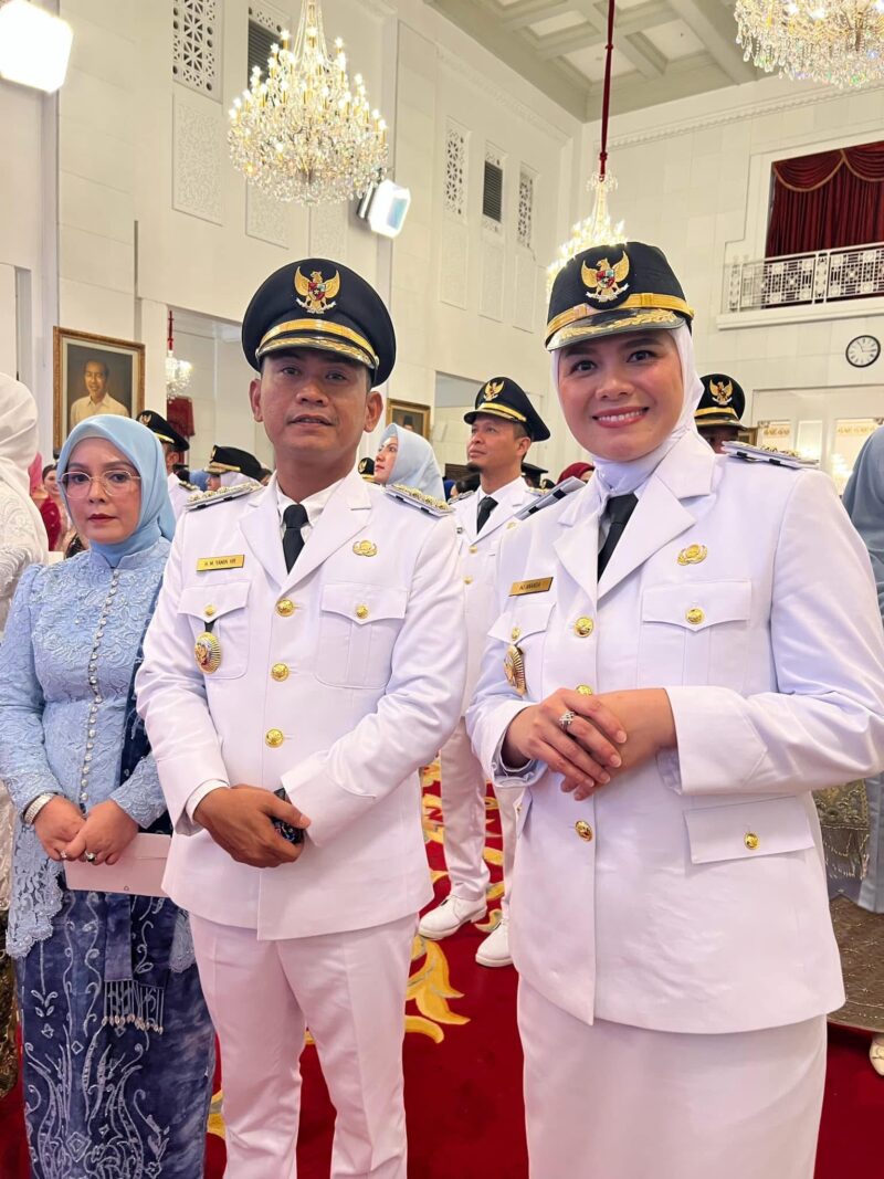 Wali Kota Banjarmasin, HM Yamin dan Wakil Wali Kota Banjarmasin, Hj Ananda di Istana Negara (foto:bomindonesia)