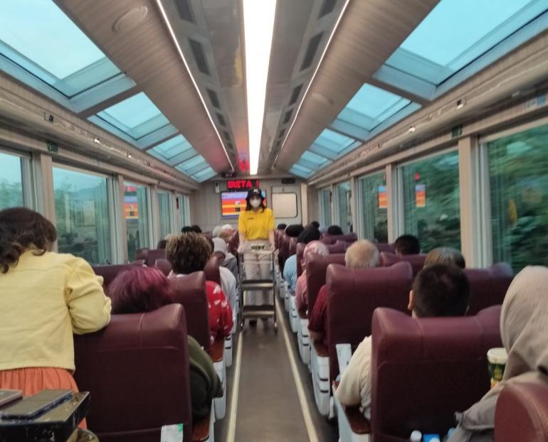 Keberangkatan KA Parahyangan dari Bandung ke Jakarta (foto:istimewa/bomindonesia)