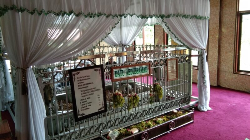 Kunjungan peneliti ke salah satu destinasi wisata religi di Kabupaten Batola (Makam Datu Abdussamad) (foto:istimewa/bomindonesia) 