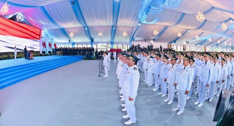 Presiden Prabowo Subianto melantik gubernur, wakil gubernur, bupati, wakil bupati, wali kota, dan wakil wali kota seluruh Indonesia masa jabatan tahun 2025-2030 secara serentak di Istana Kepresidenan Jakarta, Kamis, 20 Februari 2025 (foto:biro pers media dan informasi sekretariat presiden)