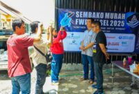 Lurah Sungai Andai Ahmad Dedi Fernandi dan Ketua FWE Kalsel Arief Rahman (foto:bomindonesia)