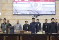 Rapat paripurna tersebut dipimpin Wakil Ketua DPRD Provinsi Kalsel, H Kartoyo didampingi Wakil Ketua DPRD Provinsi Kalsel, H Muhammad Alpiya Rakhman {foto:bomindonesia}