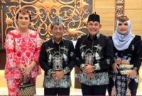 Bupati Murung Raya (Mura), Heriyus beserta istri dan Wakil Bupati Murung Raya, Rahmanto Muhidin beserta istri. (Foto: Diskominfo)