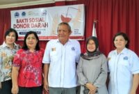 Ketua WALUBI Kalsel, Zulkifli Tedja ,
Perwakilan dari R-Sriwangi Foundation, L. Liana, Emmy panitia dan pengurus lainnya usai acara (Foto Istimewa)