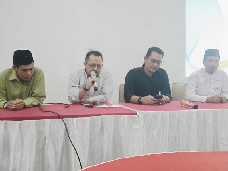 Sekolah Dasar Islam Terpadu (SDIT) Ukhuwah Banjarmasin melalui kuasa hukumnya, BK Dewa Krisna menggelar press release menjelaskan kejadian versi sekolah (,foto mercy)