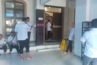 Pegawai Pemko Banjarmasin antri solat di Musola balai kota.
