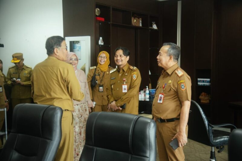 Cek Kehadiran ASN/Pegawai Pemprov, Wagub Hasnuryadi Juga Bersilaturahmi