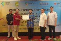 Hj Ananda Wakil Walikota Banjarmasin dan Ketua PMI Kota Banjarmasin H Rusdiansyah (foto:ist)