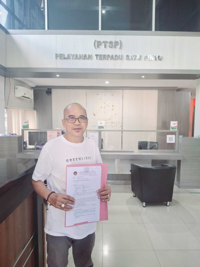 Ketua BP3K-RI Kalimantan Selatan, Muslim Ma'in, secara resmi melaporkan dugaan tindak pidana korupsi dalam proyek pembangunan jalan ruas Lontar–Tanjung Seloka sepanjang 3,7 kilometer kepada Kejaksaan Tinggi Kalimantan Selatan (Foto Istimewa)

