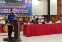 Asisten III Setda Mura Batara saat membuka sosialisasi PKB dan BBNKB (foto: Maya)
