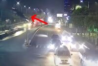 Mobil BMW ‘Terbang’ Sebelum Terjun dari Tol Belum Tersambung di Gresik (Foto Istimewa)