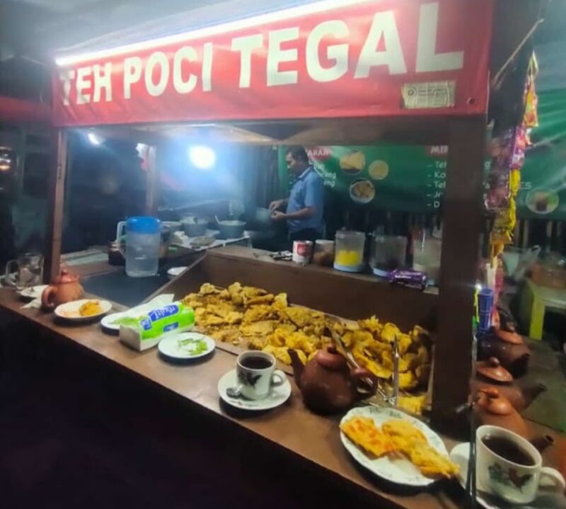 Warung Teh Poci Tegal,Jalan Kebayoran Lama, Jakarta Selatan (Foto Mercy)