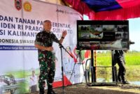 Pangdam VI/Mulawarman,
Mayjen TNI Rudy Rachmat Nugraha, S.I.P., saat 
M.Sc., menghadiri kegiatan Panen Raya dan Tanam Padi Serentak 14 Provinsi secara daring bersama Presiden Republik Indonesia, Senin (07/04/25) lalu   diwilayah Kodim 1005/Barito Kuala, ProvinsiKalimantan Selatan (Foto Istimewa/Instagram @kodam_mlw)
