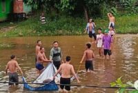 Banjir di Murung Raya Renggut Korban Jiwa, Seorang Pria Ditemukan Tewas Mengambang (Foto Istimewa/Antara)