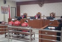 Lima kaki tangan gembong narkotika Fredy Pratama saat mendengarkan tuntutan jaksa Masrita SH pada sidang di PN Banjarmasin (Foto Istimewa)
