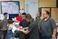 Pengeluaran tahanan menjalankan putusan pengadilan tengah malam lewat (Foto Istimewa)