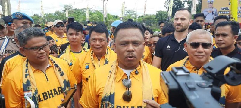 Kepala Korps Lalu Lintas (Kakorlantas) Polri Irjen Pol Agus Suryonugroho ditemui usai pembentukan Elbhara Kalsel di halaman Mapolda Kalsel di Banjarbaru, Sabtu (17/5/2025). (Foto Istimewa/Iman)