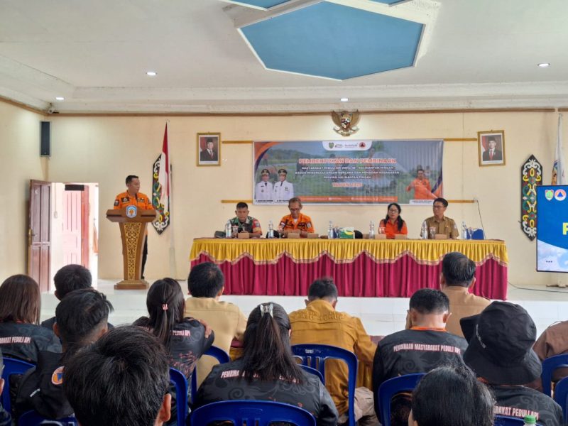 Wabup Mura Rahmanto Muhiddin saat membuka pelatihan Masyarakat Peduli Api
(foto: Maya)