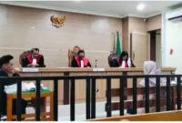 Terdakwa Evi Tamala Alias Mama Vika saat di persidangan di PN Banjarmasin (Foto Istimewa).
