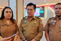 Dirut RSUD Puruk Cahu dr. Debi R. Siregar, Plt Sekda Sarwo Mintarjo dan Kadis Kesehatan Suwirman Hutagalung
(Foto Maya)
