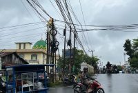 Kabel semrawut di wilayah Muara Kelayan, Banjarmasin Tengah.