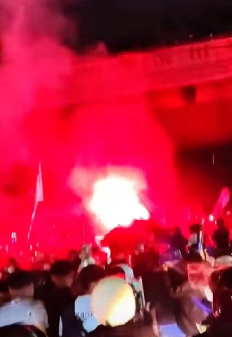 Stadion GBLA Membara! Persib Juara Liga 1, Bobotoh Sulap Bandung jadi Lautan Api Biru (Tangkapan layar Ig@infobdgbaratcimahi )
