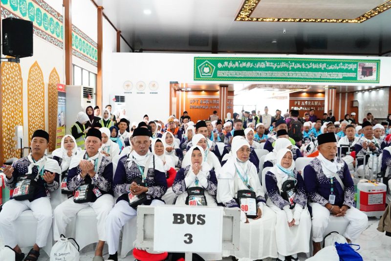 Kloter BDJ-06 Memasuki Asrama Haji Embarkasi Banjarmasin