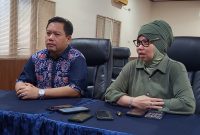 Ketua Himpunan Wiraswasta Nasional Minyak dan Gas (Hiswana Migas) Kalsel Hj Muliana Yuniar didampingi Wakil Ketua Hiswana Migas Kalsel H Irfani