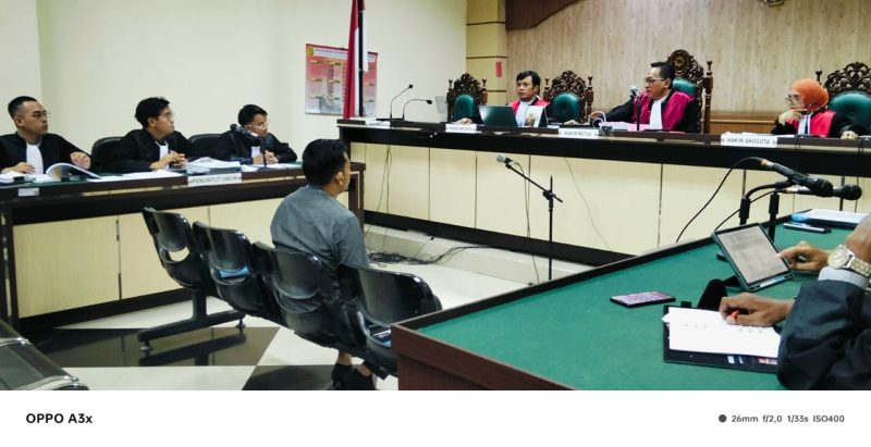 Direktur PT Asabaru Dayacipta Lestari (PT ADL), M. Reza Arpiansyah saat mengikuti sidang di Pengadilan Negeri Banjarmasin  (Foto Istimewa)

 