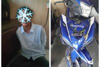 Pelaku AF dan barang bukti hasil curanmor usai diamankan Polsek Banjarmasin Timur, Sabtu (31/5/2025) siang. (foto: istimewa)