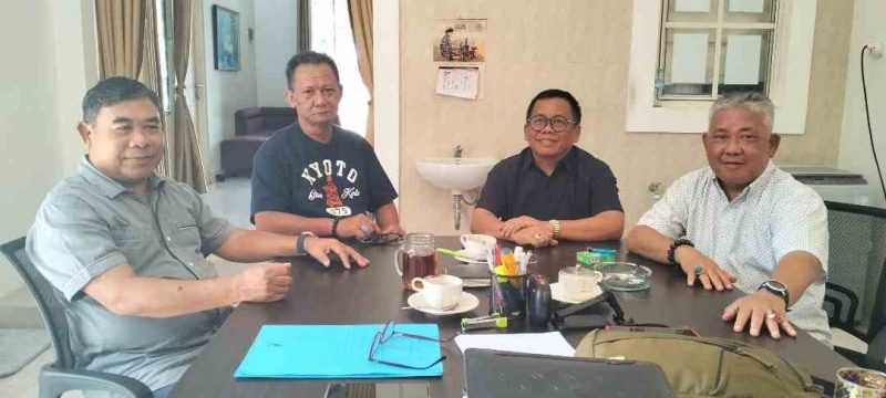 Ketua Umum FKPWK, Advokat H. Rachmad Fadillah, SH, didampingi Pembina H  Junaidi, Penasehat Arman, dan Ketua Harian DR. Drs. Akhmad Murjani, M.Kes., S.H., M.H. (Foto Istimewa) 

