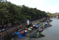 Pasar Terapung Buatan di Kota Banjarmasin