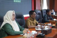 Pemkab dan DPRD Mura saat menggelar rapat pembahasan nasib tenaga kontrak dengan masa kerja di bawah dua tahun, Selasa (24/6/2025). (foto: Diskominfo)