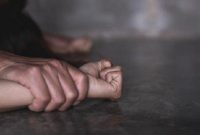 Anak sering kali jadi Korban Rudapaksa di bawah ancaman prang terdekat atau janji ayah tiri, Jumat (20/6/2025). (foto: ilustrasi)