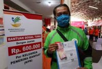Terima Bantuan Sosial dari Pemerintah
