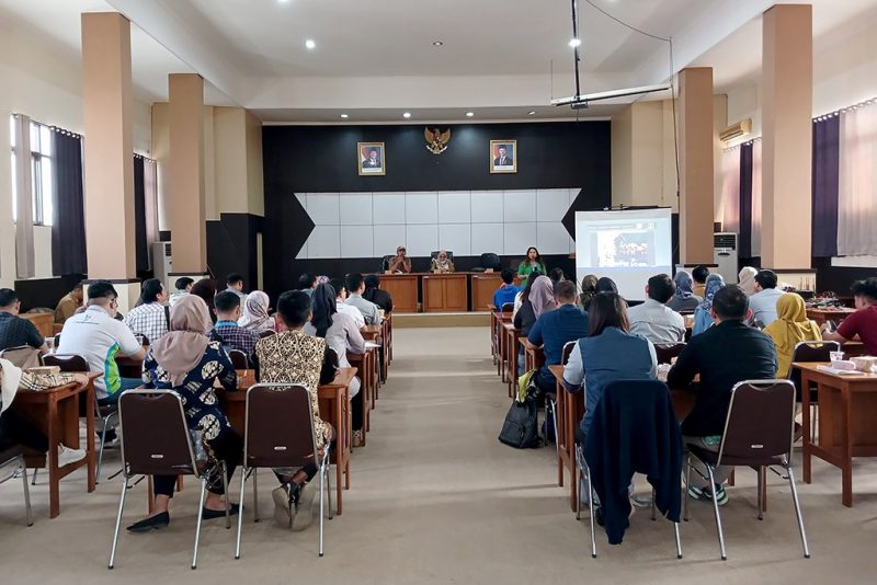 Pemerintah Provinsi Kalimantan Selatan melalui Dinas Ketenagakerjaan dan Transmigrasi (Disnakertrans Kalsel) terus menguatkan peran aktif dalam membangun kualitas sumber daya manusia (SDM) yang unggul dan berdaya saing (foto:mckalsel)