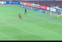 Eksekusi penentu dari Alfharezzi Buffon sukses menjebol gawang lawan dalam adu pinalti yang dramatis (tangkapan layar you tube
