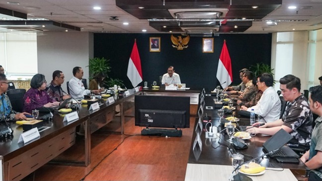 Menteri Komunikasi dan Digital Meutya Hafid usai pertemuan dengan Dewan Ekonomi Nasional dan PPATK, di Jakarta Pusat, mengatakan pihaknya sejak 20 Oktober 2024 hingga 28 Juli 2025, Kementerian Komdigi telah melakukan takedown terhadap hampir 2,5 juta konten negatif, dengan sekitar 1,7 juta di antaranya terkait judol