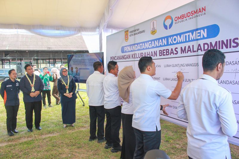 Walikota Banjarbaru Hj Erna Lisa Halaby Mendampingi Pimpinan Ombudsman di Kelurahan Mentaos