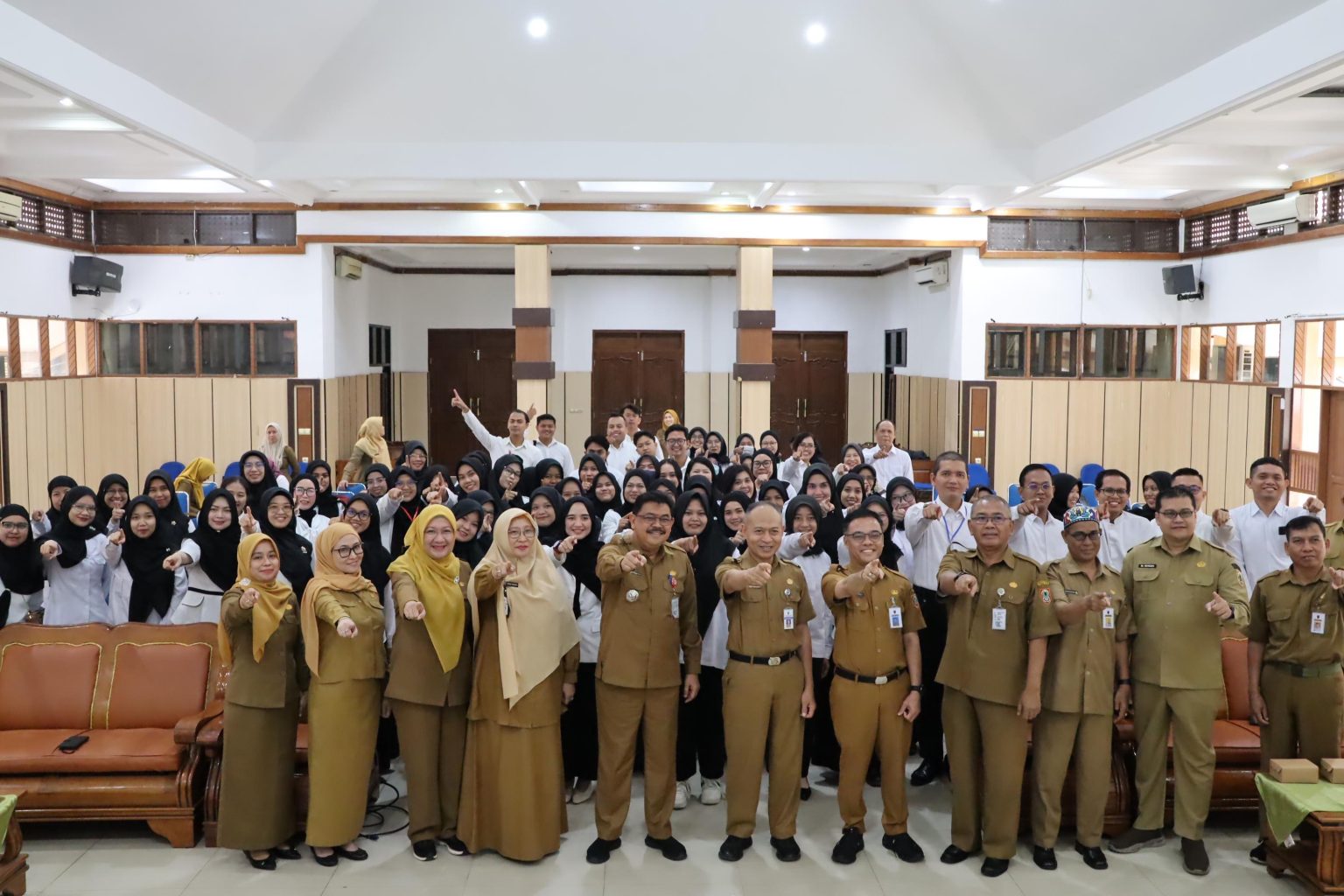 Plt Kepala Dinas Kesehatan Kalimantan Selatan Dr HM Muslim Bersama Peserta Pelatihan Program Strategis