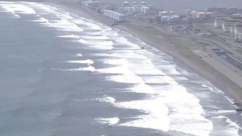 Tsunami di pantai rusia