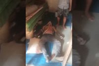 Warga Gang 17 Juli Jalan Belitung Darat Banjarmasin ini tewas ditemukan gantung diri bernama Asrani, Rabu (2/7/2025) pagi.
(foto: istimewa)
