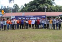 Wabup Rahmanto Muhidin dan Ketua DAD Murung Raya Perdie M. Yoseph saat melakukan kunjungan kerja ke salah satu perusahaan tambang di wilayah Laung Tuhup, Murung Raya. (foto: Diskominfo)